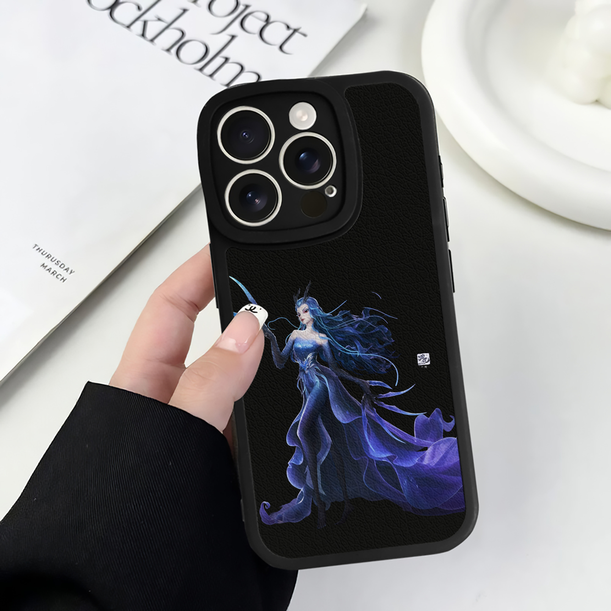 （画像用） Ne Zha 2 ナタ 魔童の大暴れ 【iPhone 16シリーズ対応】シリコンスマホケース（レザー調） 材質：シリコン